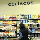 Sección de productos de celiacos en un supermercado.