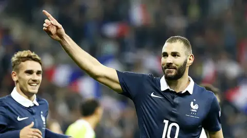 Benzema celebra un gol ante Armenia Benzema celebra un gol ante Armenia