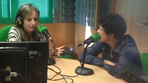 Araceli Oubiña nos cuenta su experiencia escalando el Kilimanjaro Susana Pedreira y Araceli Oubiña en los estudios de Onda Cero Pontevedra