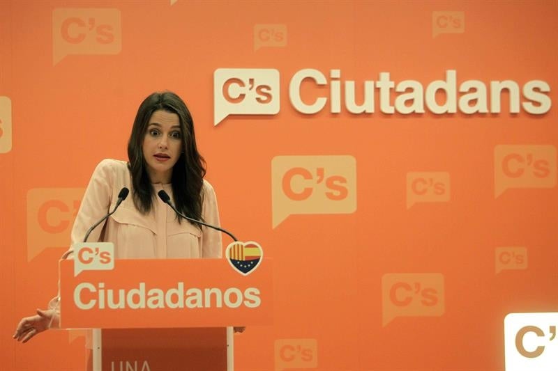 Arrimadas: "La declaración hacia la 'república' es un golpe a la democracia" Arrimadas: "La declaración hacia la 'república' es un golpe a la democracia"