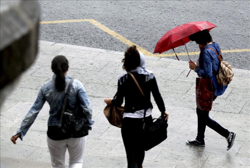 <p>Este viernes, chubascos y tormentas con granizo en Castilla y León y en Galicia</p> <p>Este viernes, chubascos y tormentas con granizo en Castilla y León y en Galicia</p>