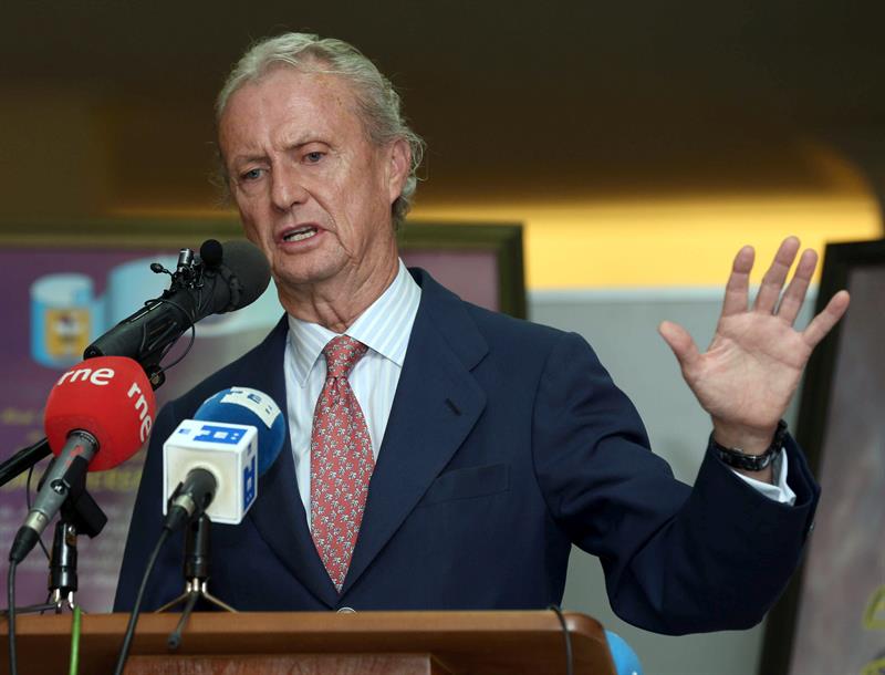 Morenés acompaña a una de las misiones de reconocimiento que busca a los tres militares en el Atlántico Morenés acompaña a una de las misiones de reconocimiento que busca a los tres militares en el Atlántico