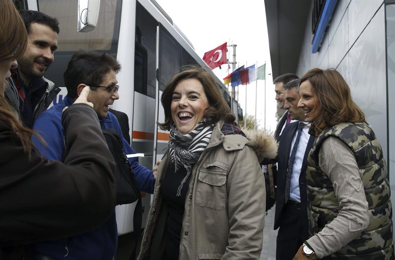 Una avería en el avión retiene casi doce horas a Soraya Sáenz de Santamaría en Turquía Una avería en el avión retiene casi doce horas a Soraya Sáenz de Santamaría en Turquía