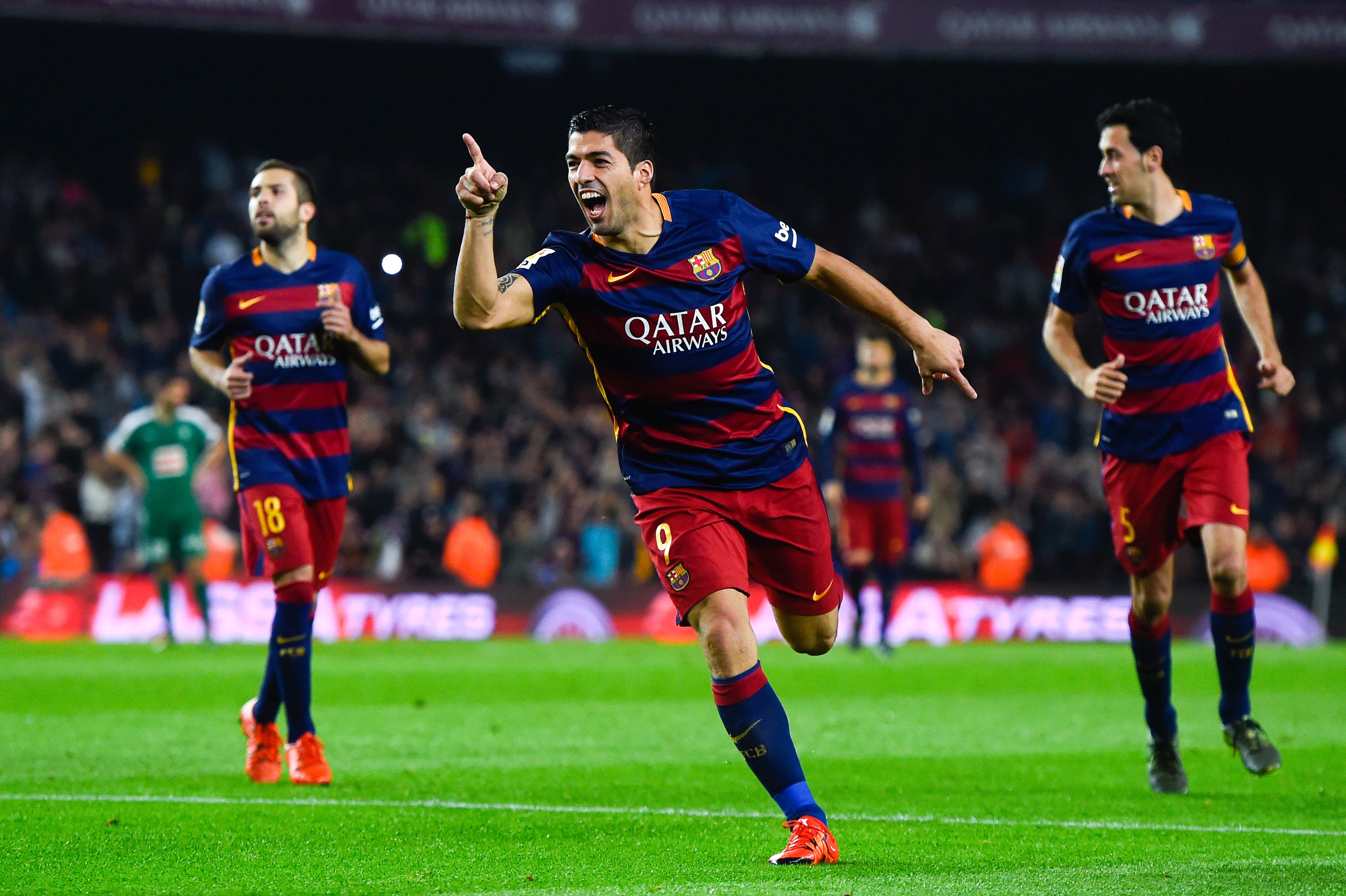 Luis Suárez da la victoria al Barcelona ante el Eibar Luis Suárez da la victoria al Barcelona ante el Eibar