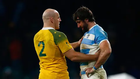 Stephen Moore (izq) consuela a Juan Martínez (dch), tras la victoria de Australia sobre Argentina Stephen Moore (izq) consuela a Juan Martínez (dch), tras la victoria de Australia sobre Argentina