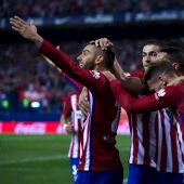 Los jugadores del Atlético de Madrid celebran el gol de Yannick Carrasco al Valencia