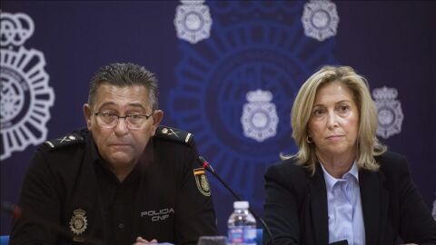 La delegada del Gobierno en Madrid, Concepci&oacute;n Dancausa, acompa&ntilde;ada por el jefe superior de Polic&iacute;a