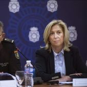 La delegada del Gobierno en Madrid, Concepción Dancausa, acompañada por el jefe superior de Policía