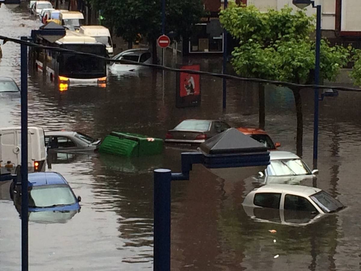 Noticias de Gijón en "Más de Uno" 26/10/2015 con Ana Fierro Noticias de Gijón en "Más de Uno" 26/10/2015 con Ana Fierro