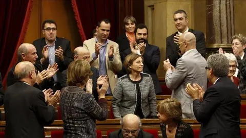 Diputados de Junts pel Sí y miembros del Govern en funciones, aplauden a la número dos de la candidatura de Junts pel Sí, Carme Forcadell Diputados de Junts pel Sí y miembros del Govern en funciones, aplauden a la número dos de la candidatura de Junts pel Sí, Carme Forcadell