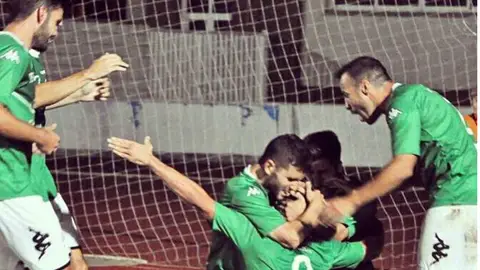 Jugadores del Villanovense celebran un gol Jugadores del Villanovense celebran un gol