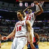 Pau Gasol celebra el tapón puesto sobre LeBron James Pau Gasol celebra el tapón puesto sobre LeBron James