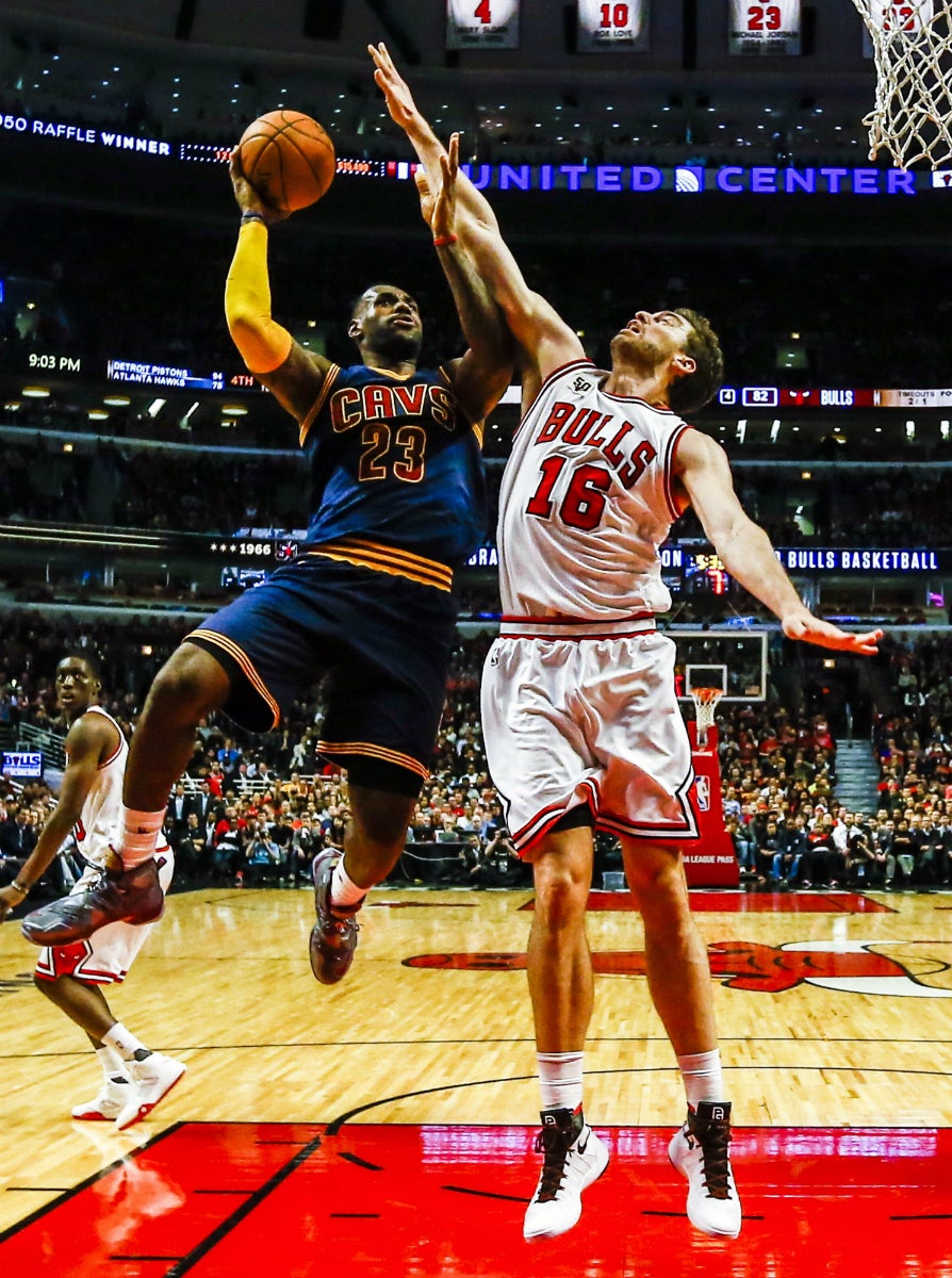 Gran tapón de Pau Gasol a Lebron James a falta de tres segundos para el final Gran tapón de Pau Gasol a Lebron James a falta de tres segundos para el final