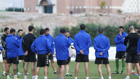 Los jugadores del Villanovense se preparan para el partido contra el Barcelona