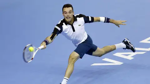 Roberto Bautista resta una pelota ante Almagro Roberto Bautista resta una pelota ante Almagro