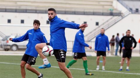 Los jugadores del Villanovense durante el entrenamiento