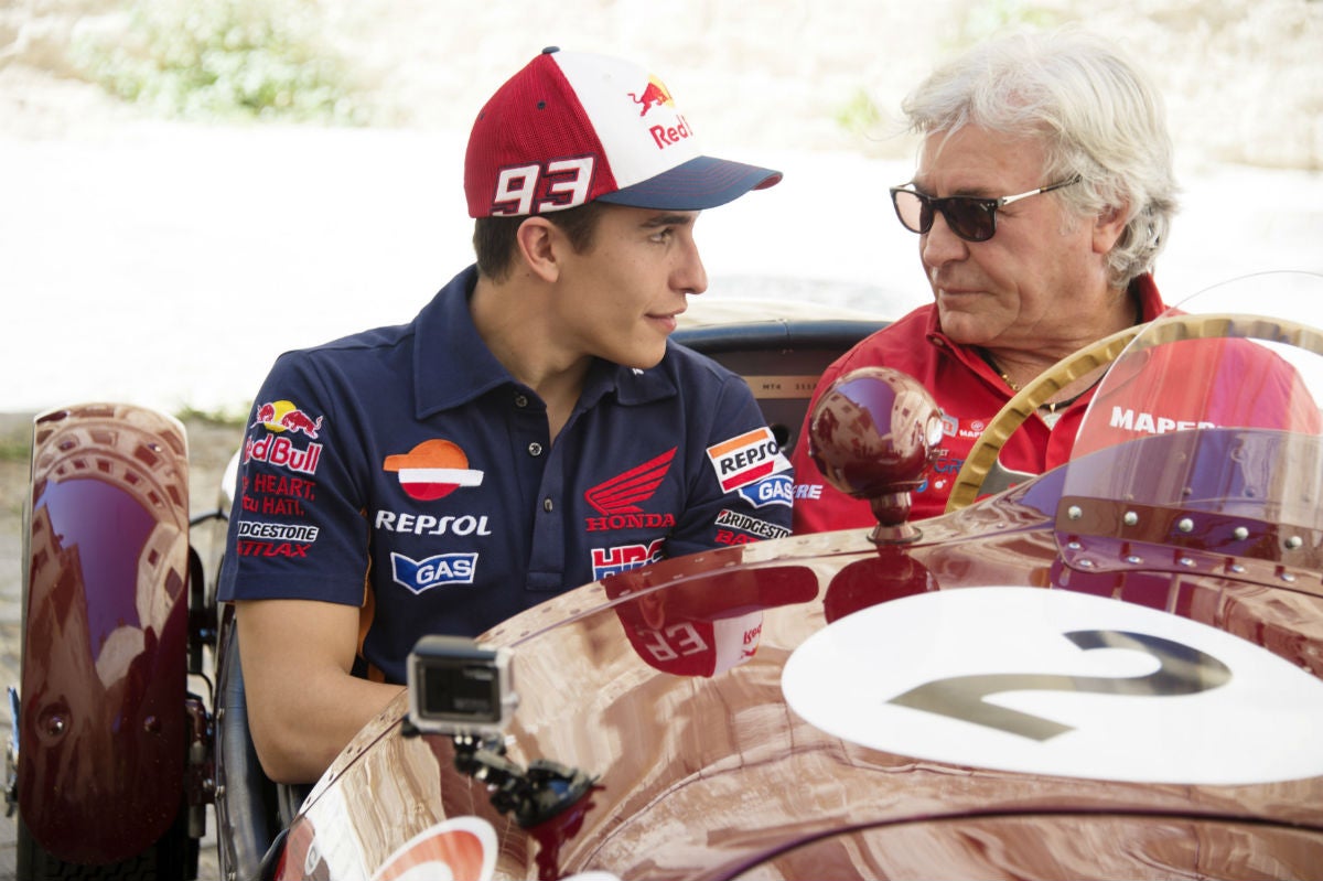 Ángel Nieto pide a Rossi y Márquez que se "den la mano" antes del GP de Valencia Ángel Nieto pide a Rossi y Márquez que se "den la mano" antes del GP de Valencia