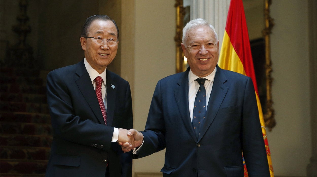 Ban Ki-Moon: "Construir muros y poner alambradas no es respuesta a la crisis" Ban Ki-Moon: "Construir muros y poner alambradas no es respuesta a la crisis"