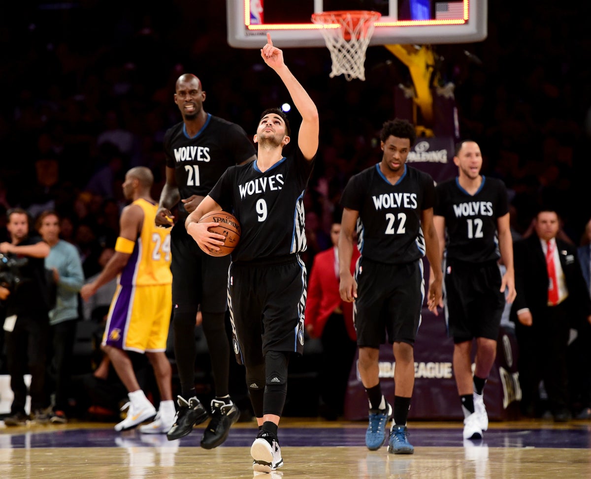 Ricky Rubio saca la magia y tumba a los Lakers Ricky Rubio saca la magia y tumba a los Lakers