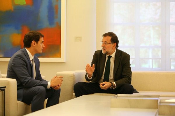 La criba mediática: "El PP endurece los ataques contra Albert Rivera porque no apoya la reelección de Rajoy" La criba mediática: "El PP endurece los ataques contra Albert Rivera porque no apoya la reelección de Rajoy"