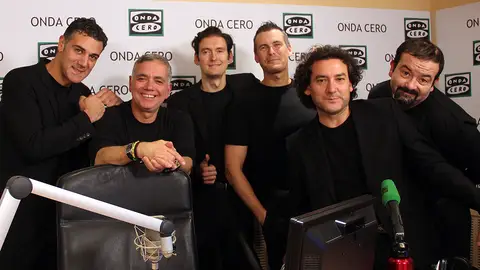 Juan Ramón Lucas junto al grupo 'b vocal' Juan Ramón Lucas junto al grupo 'b vocal'