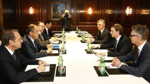  Comienza la cumbre que debate una soluci&oacute;n dialogada a la guerra en Siria