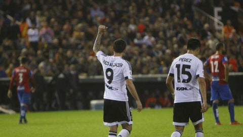 Paco Alc&aacute;cer celebra su gol contra el Levante