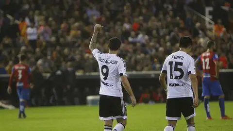 Paco Alcácer celebra su gol contra el Levante Paco Alcácer celebra su gol contra el Levante