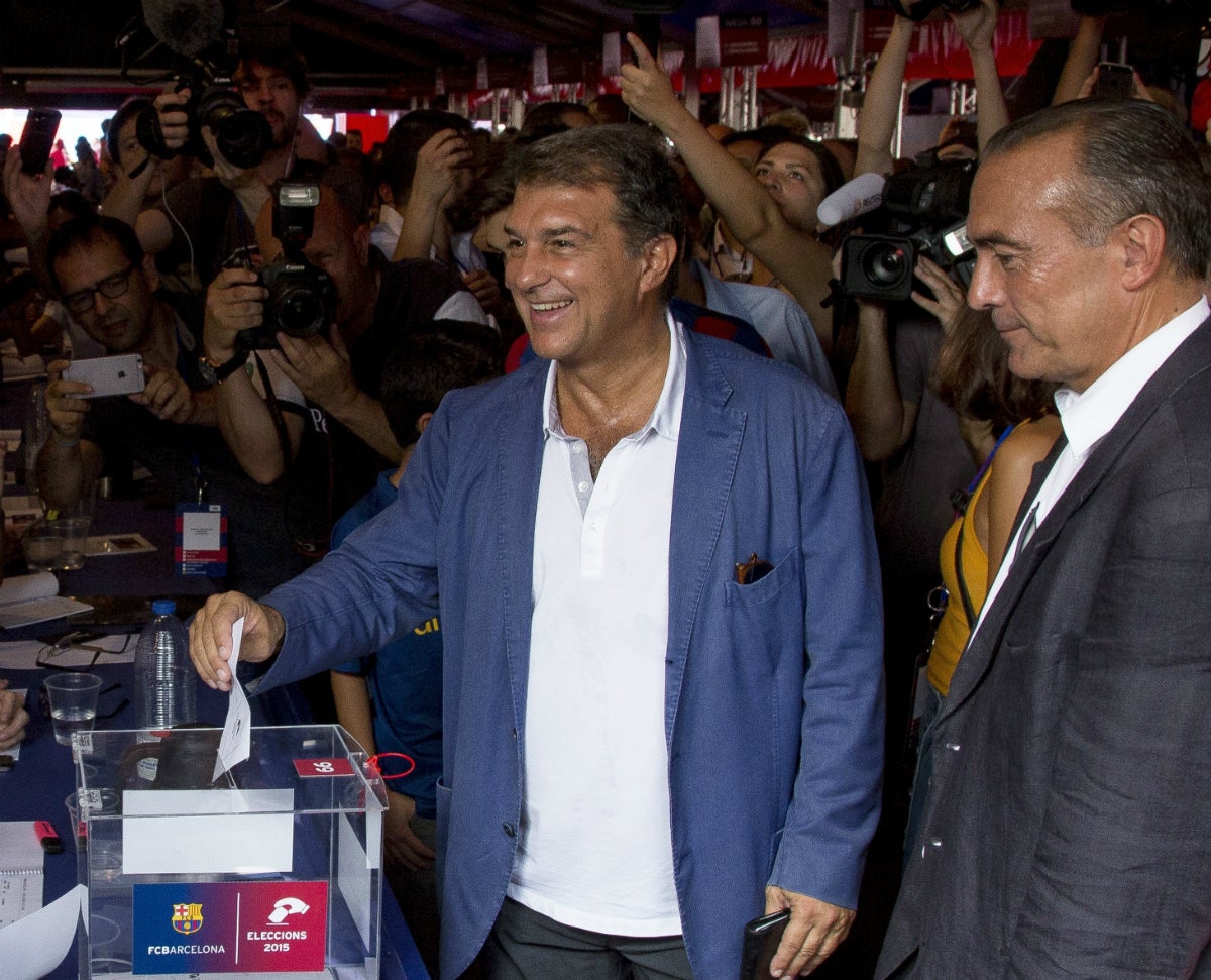 Joan Laporta planea volver a ser presidente del Barcelona: "Están dejando al club en la bancarrota" Joan Laporta planea volver a ser presidente del Barcelona: "Están dejando al club en la bancarrota"