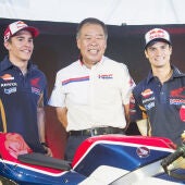 Nakamoto, junto a Márquez y Pedrosa