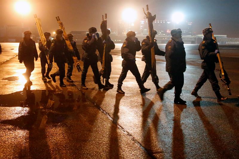 Llegan a Rusia los restos de 144 de las 224 víctimas del avión accidentado en el Sinaí Llegan a Rusia los restos de 144 de las 224 víctimas del avión accidentado en el Sinaí