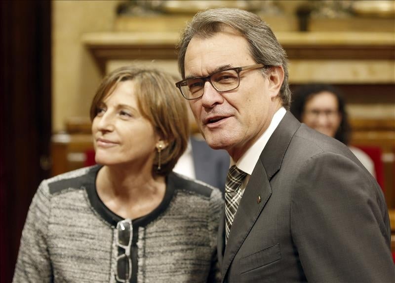 La tertulia: El Constitucional frena la moción independentista La tertulia: El Constitucional frena la moción independentista