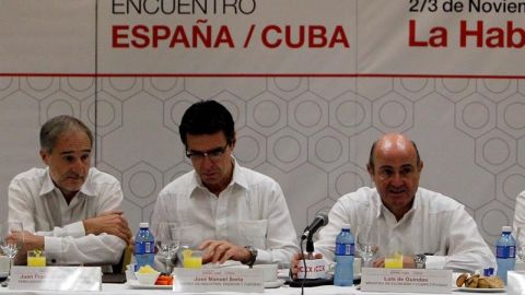 El ministro de Econom&iacute;a, Luis de Guindos, y el de Industria, Jos&eacute; Manuel Soria, en La Habana