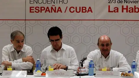El ministro de Economía, Luis de Guindos, y el de Industria, José Manuel Soria, en La Habana El ministro de Economía, Luis de Guindos, y el de Industria, José Manuel Soria, en La Habana