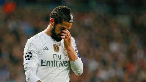 Isco abandonando el terreno de juego