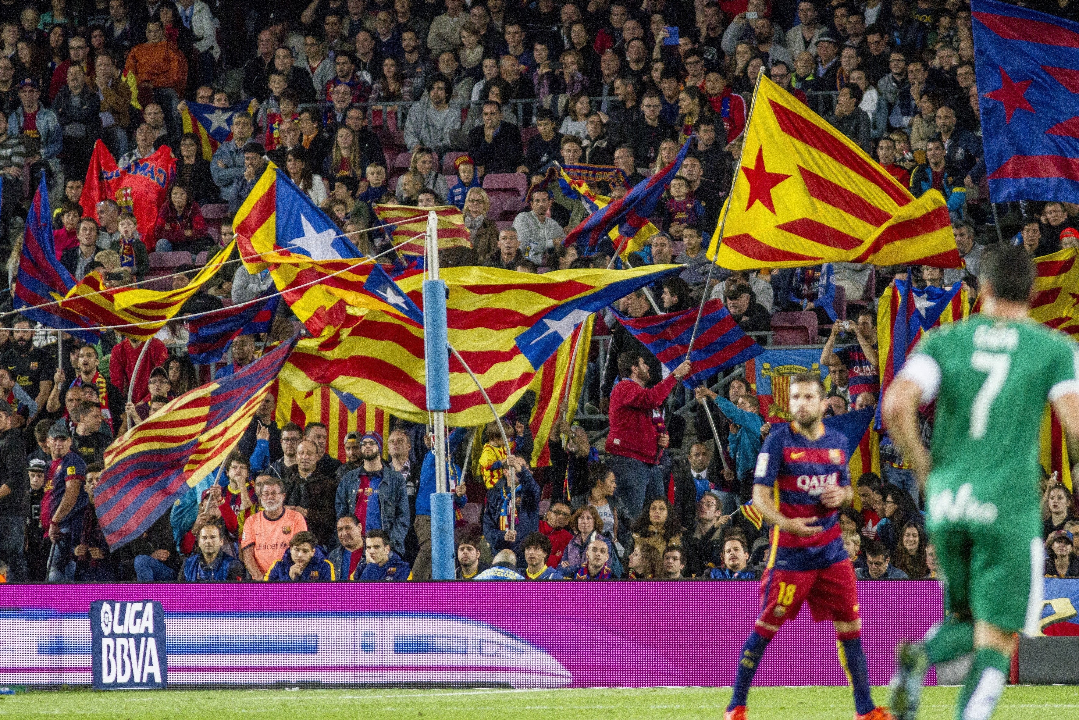 La UEFA no sancionará al Barcelona por las esteladas hasta que se pronuncie el TAD La UEFA no sancionará al Barcelona por las esteladas hasta que se pronuncie el TAD