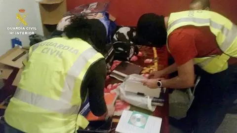 La Guardia Civil registra los domicilios de los detenidos por vinculación con Estado Islámico La Guardia Civil registra los domicilios de los detenidos por vinculación con Estado Islámico