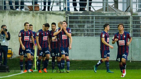 Los jugadores del Eibar celebran una victoria
