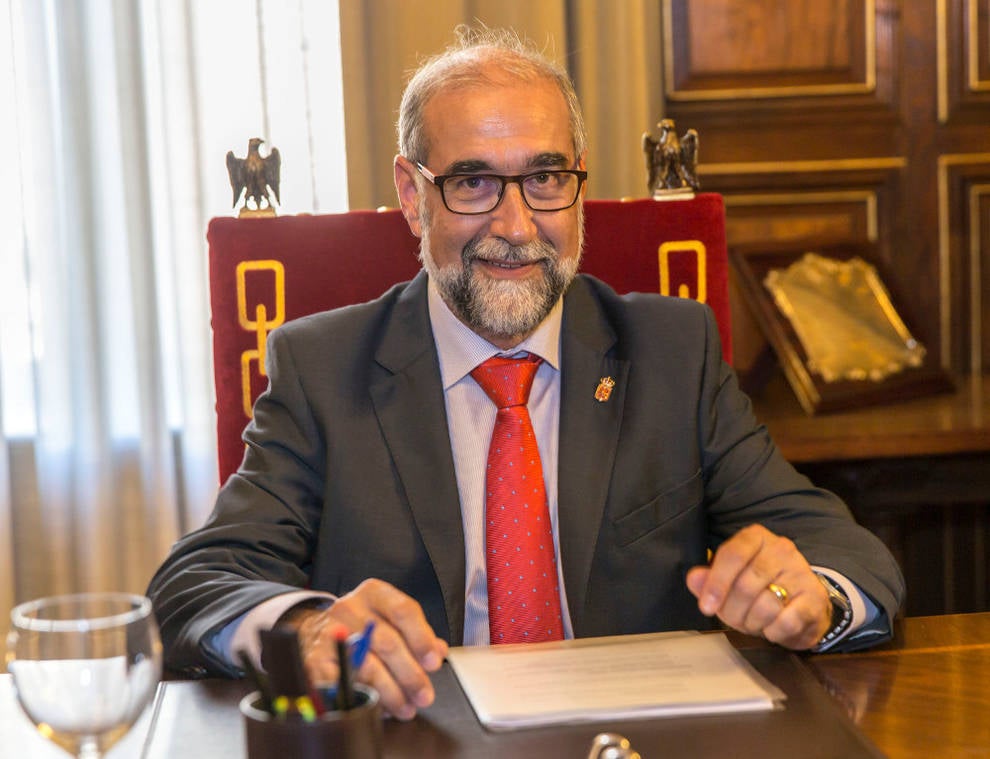 Fernando Domínguez: "Imponer ahora el uso de la mascarilla seguro que supondría un serio problema psicológico" Fernando Domínguez: "Imponer ahora el uso de la mascarilla seguro que supondría un serio problema psicológico"