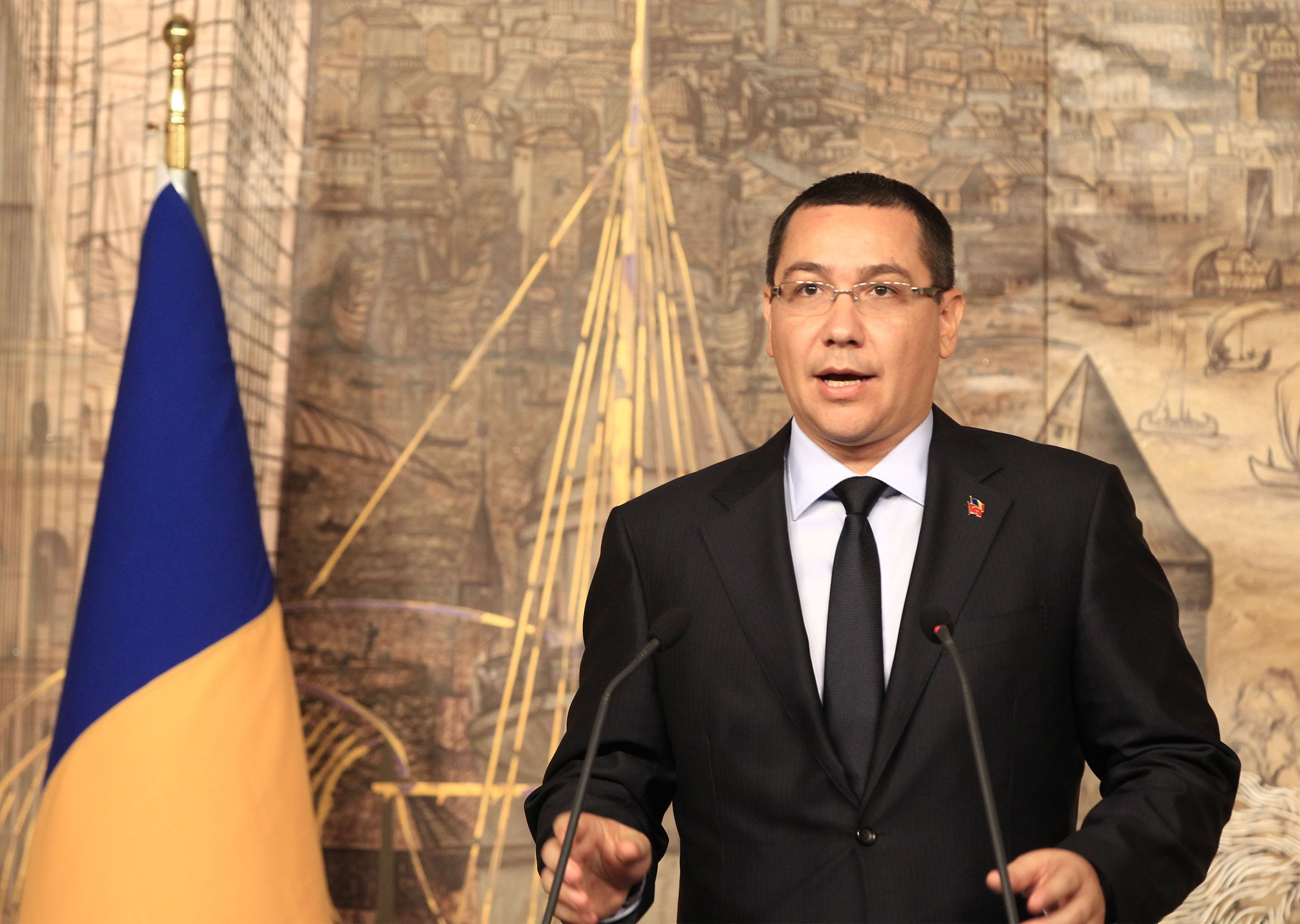 Dimite el primer ministro rumano tras el incendio en el que murieron 32 personas Dimite el primer ministro rumano tras el incendio en el que murieron 32 personas