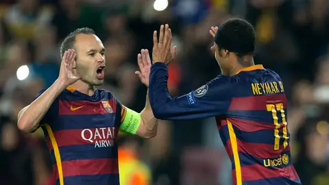 Neymar celebra su gol de penalti con Iniesta Neymar celebra su gol de penalti con Iniesta