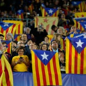 Esteladas durante el partido de la Liga de Campeones entre el Barcelona - BATE