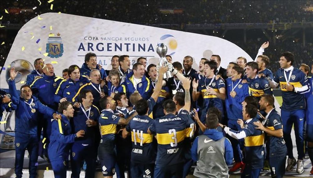 El Boca Juniors levanta la Copa de Argentina.
