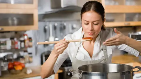 Madre cocinando Madre cocinando
