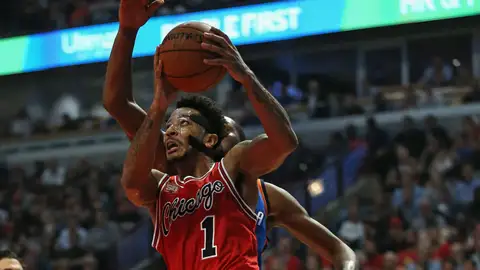 Rose penetra a canasta ante los Thunder Rose penetra a canasta ante los Thunder