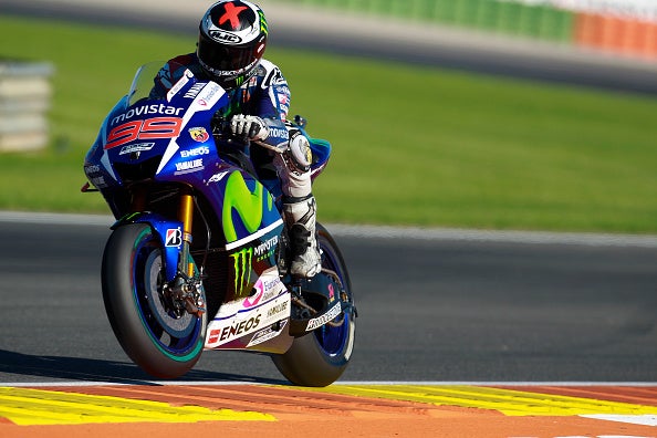 Lorenzo gana el primer asalto al título en Valencia Lorenzo gana el primer asalto al título en Valencia