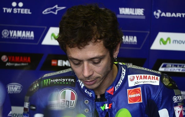 Valentino Rossi se fractura tibia y peroné tras sufrir una caída con una moto de enduro Valentino Rossi se fractura tibia y peroné tras sufrir una caída con una moto de enduro