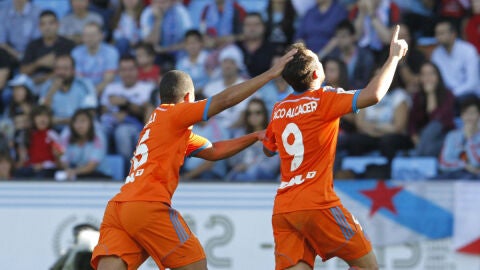 Alc&aacute;cer celebra un gol ante el Celta