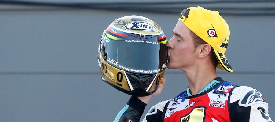 Danny Kent celebra su título en Cheste Danny Kent celebra su título en Cheste