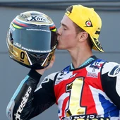 Danny Kent celebra su título en Cheste Danny Kent celebra su título en Cheste